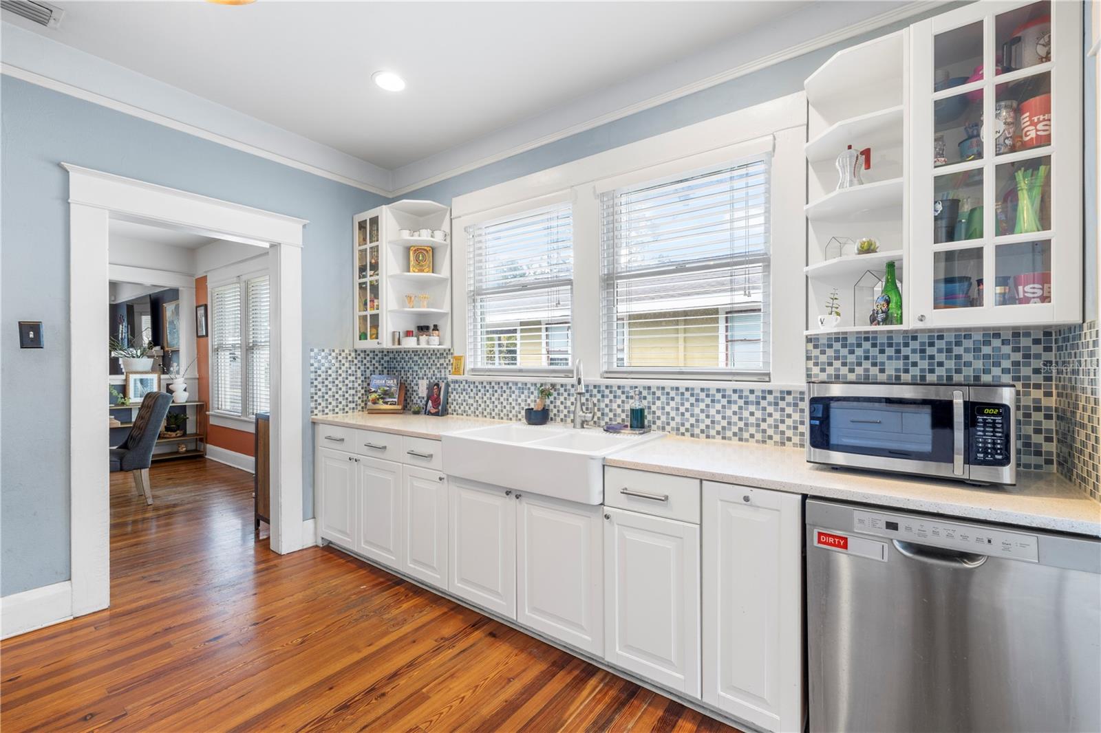 Listing photo id 17 for 5705 Miami Avenue