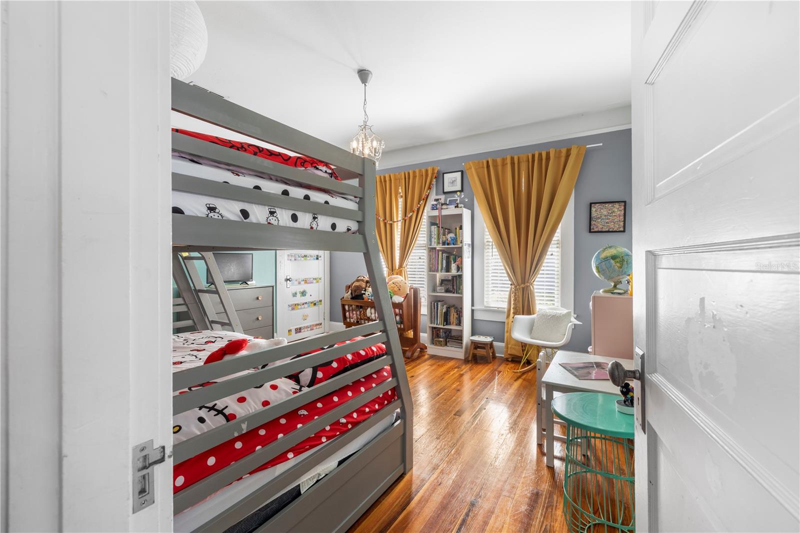 Listing photo id 18 for 5705 Miami Avenue