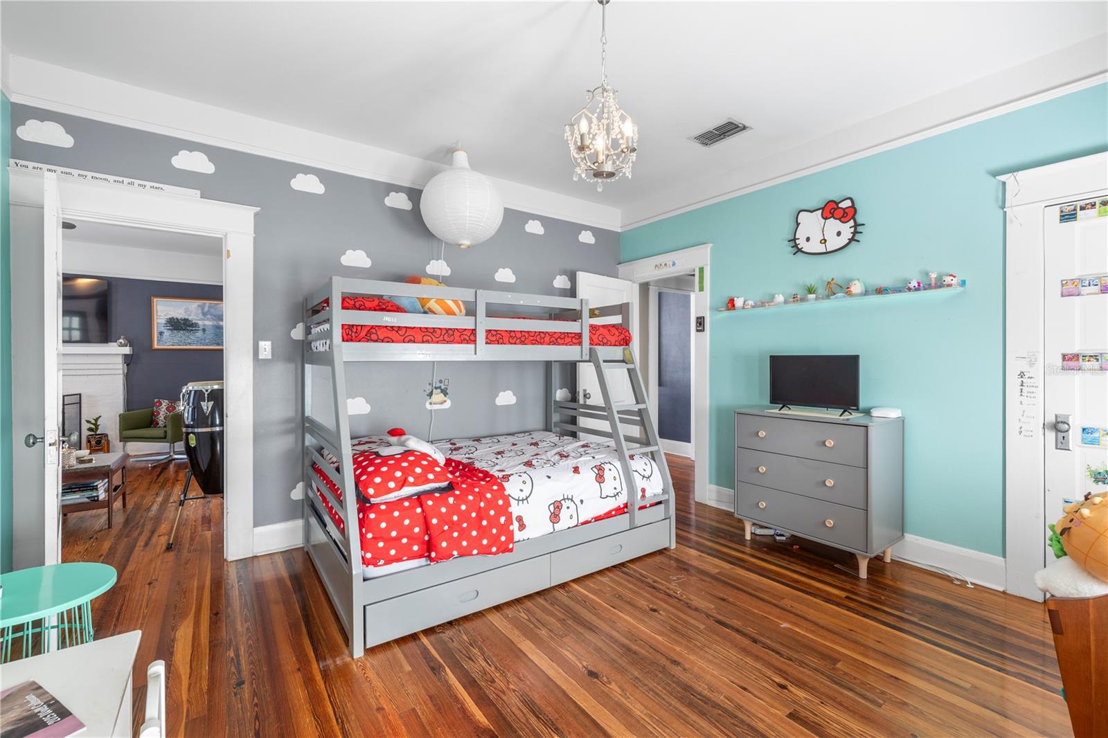 Listing photo id 19 for 5705 Miami Avenue