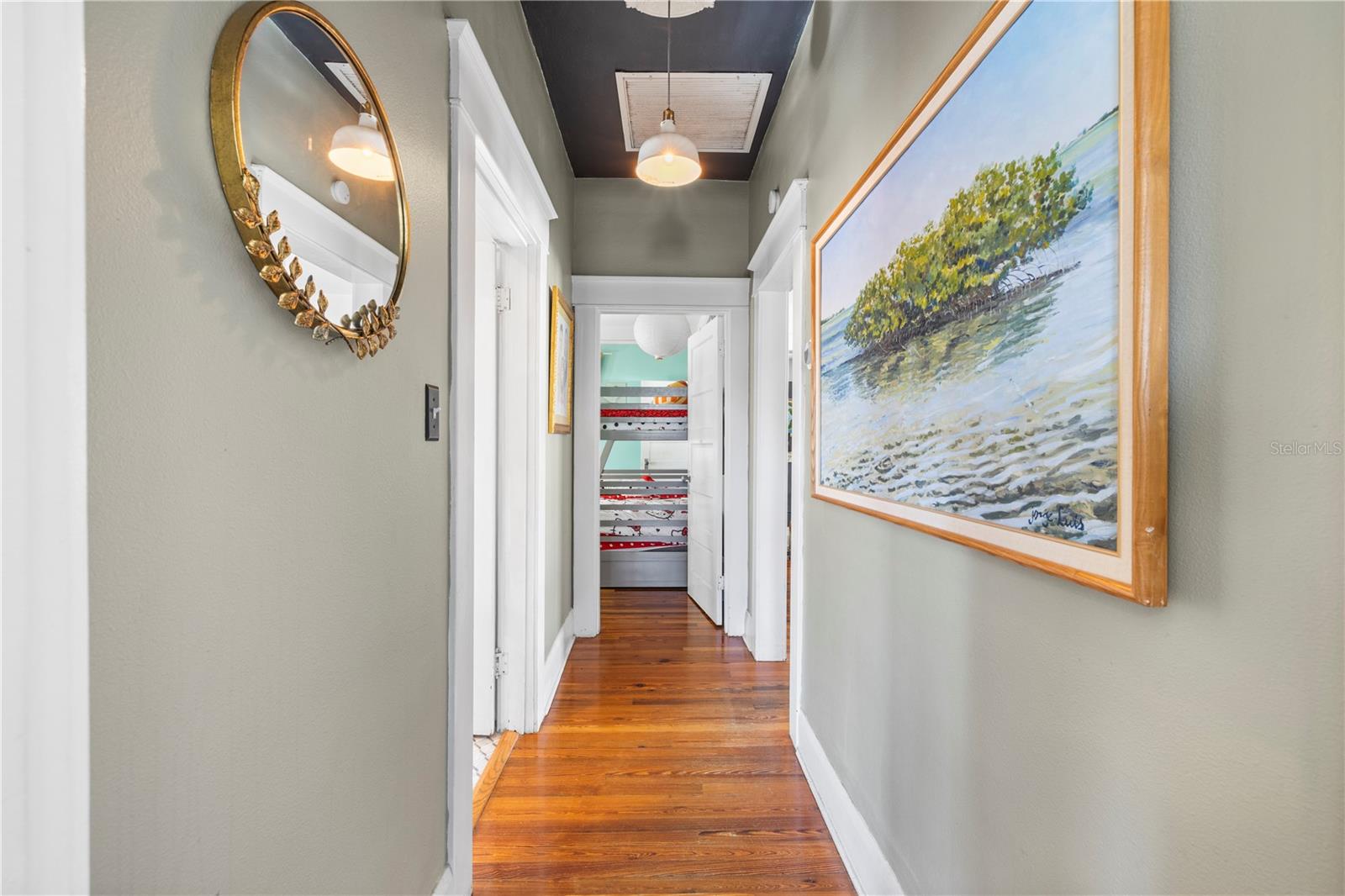 Listing photo id 21 for 5705 Miami Avenue