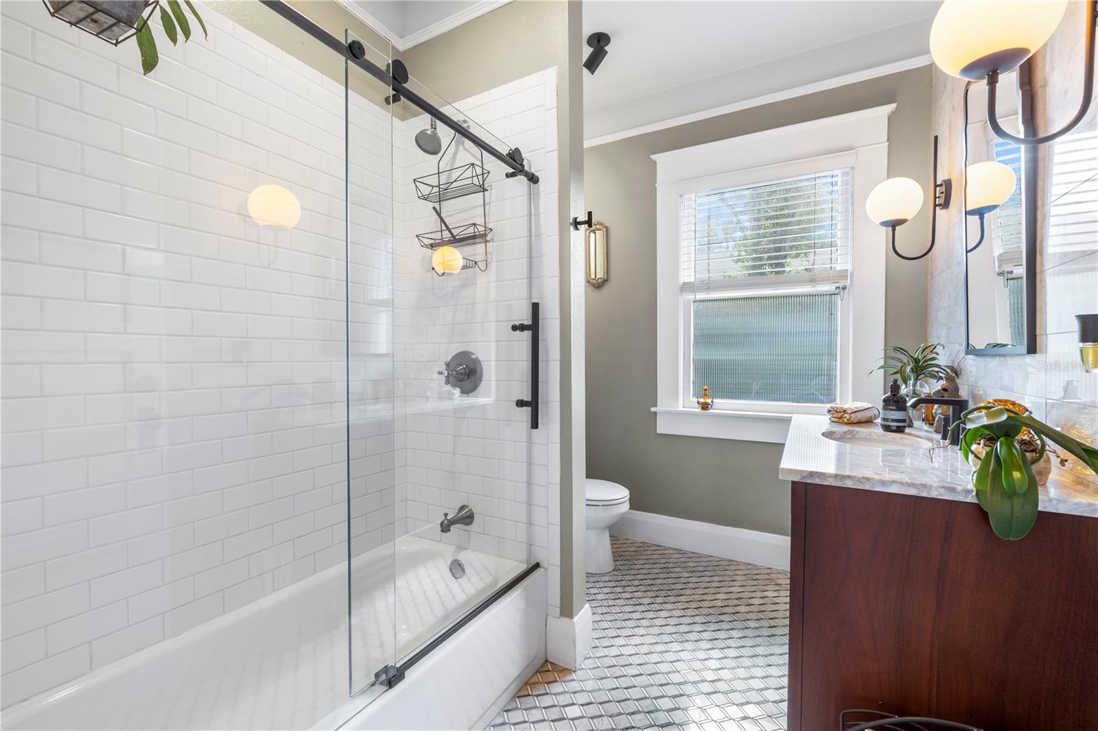 Listing photo id 23 for 5705 Miami Avenue