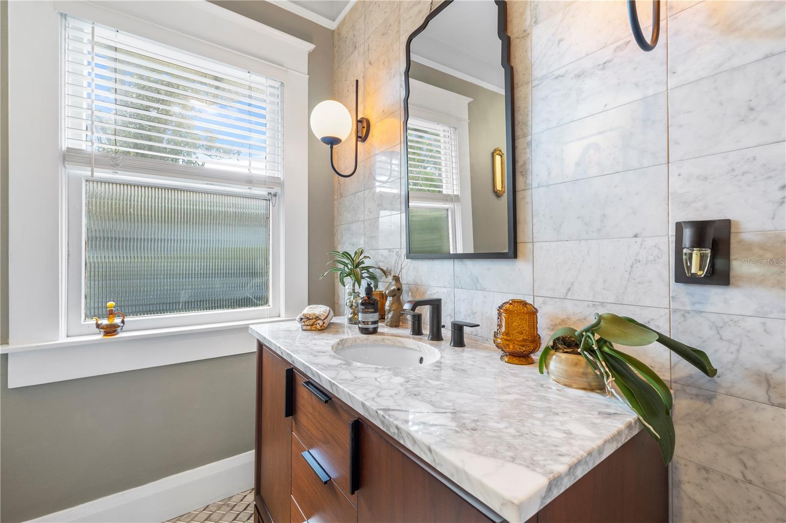 Listing photo id 24 for 5705 Miami Avenue