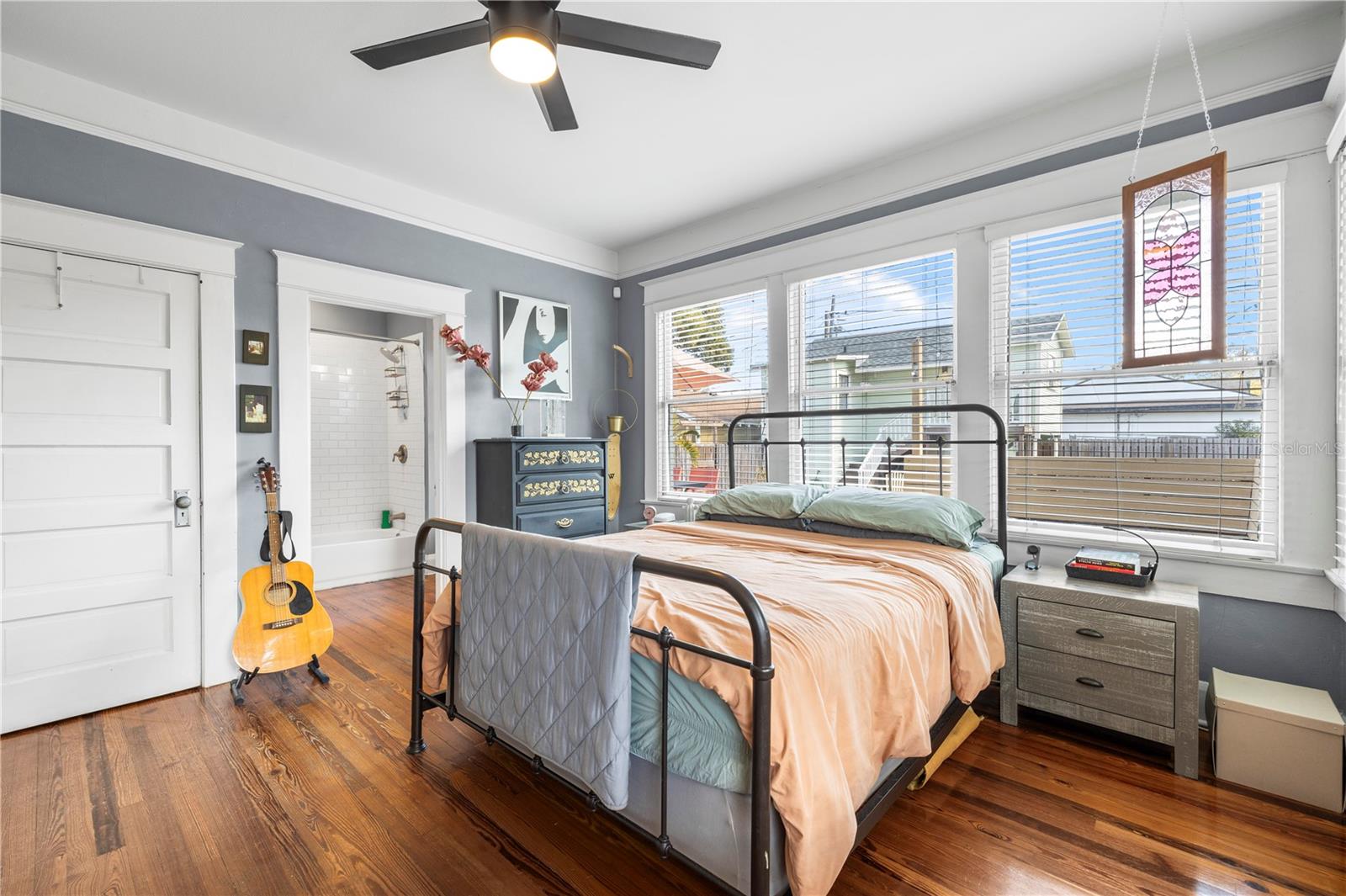 Listing photo id 27 for 5705 Miami Avenue