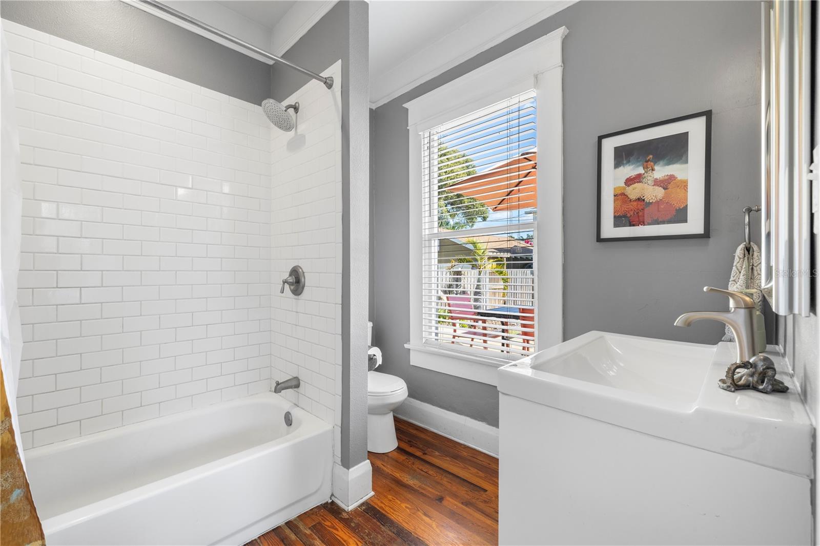 Listing photo id 29 for 5705 Miami Avenue