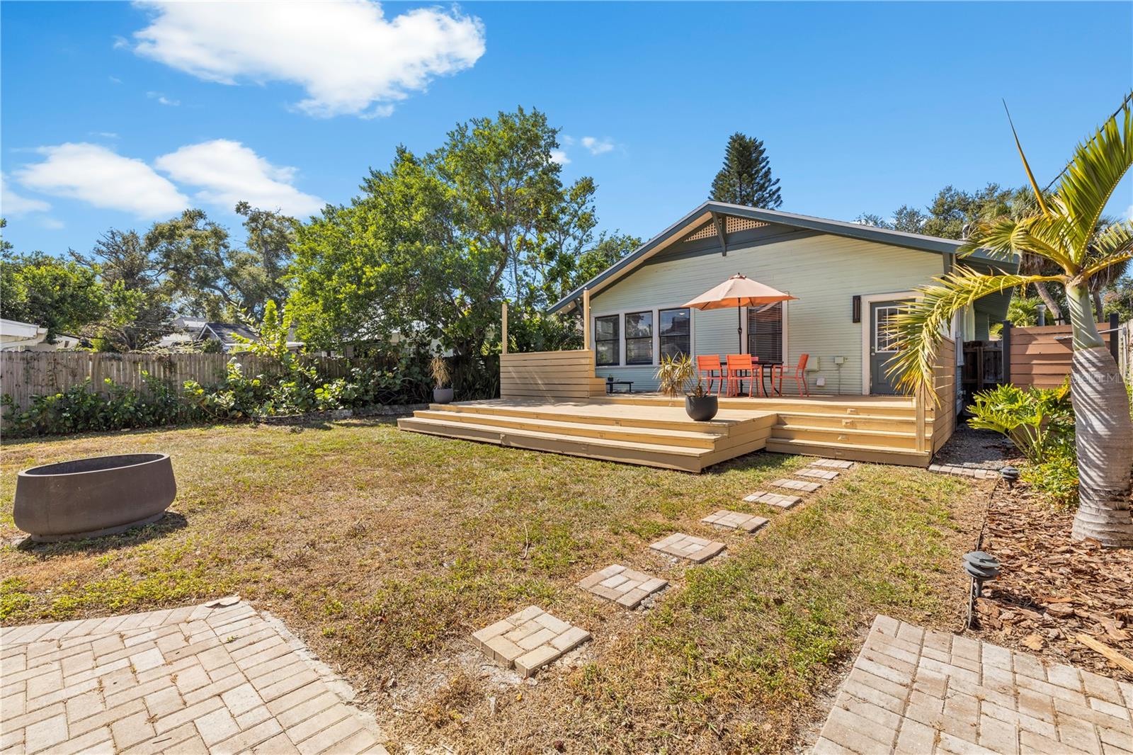 Listing photo id 37 for 5705 Miami Avenue