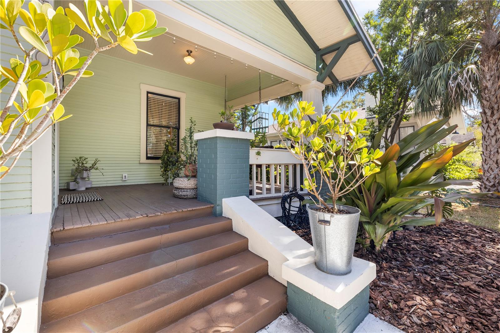 Listing photo id 2 for 5705 Miami Avenue