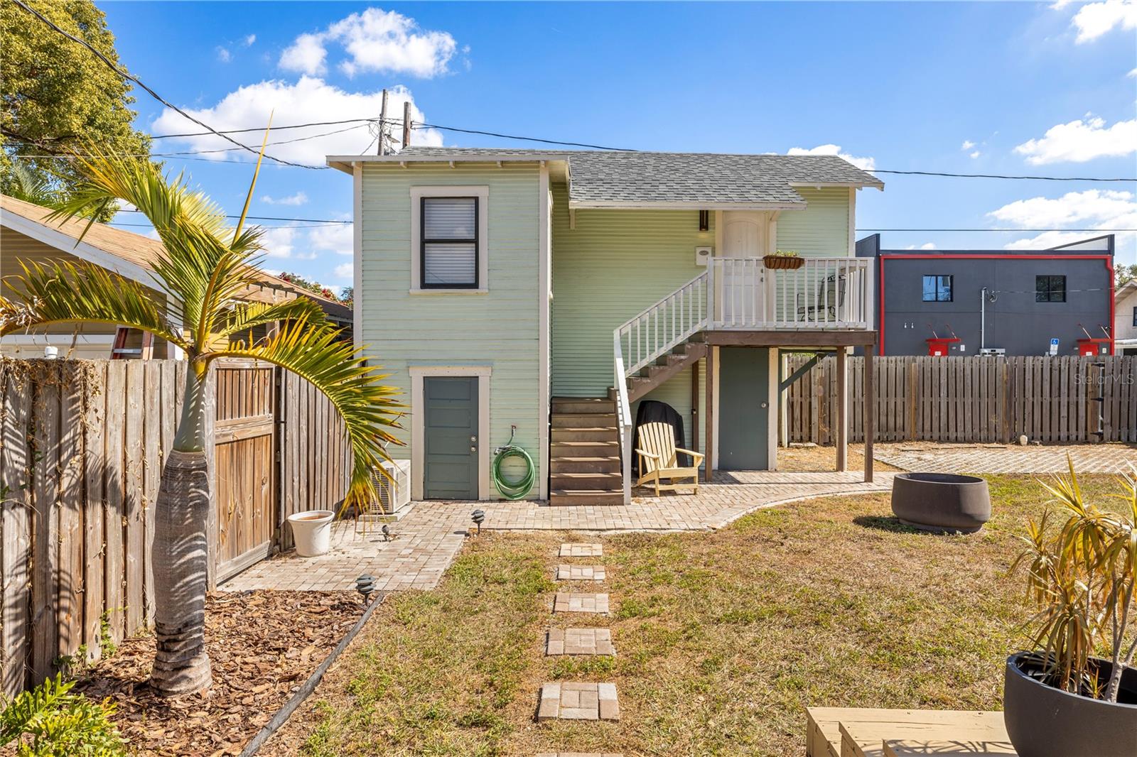 Listing photo id 39 for 5705 Miami Avenue