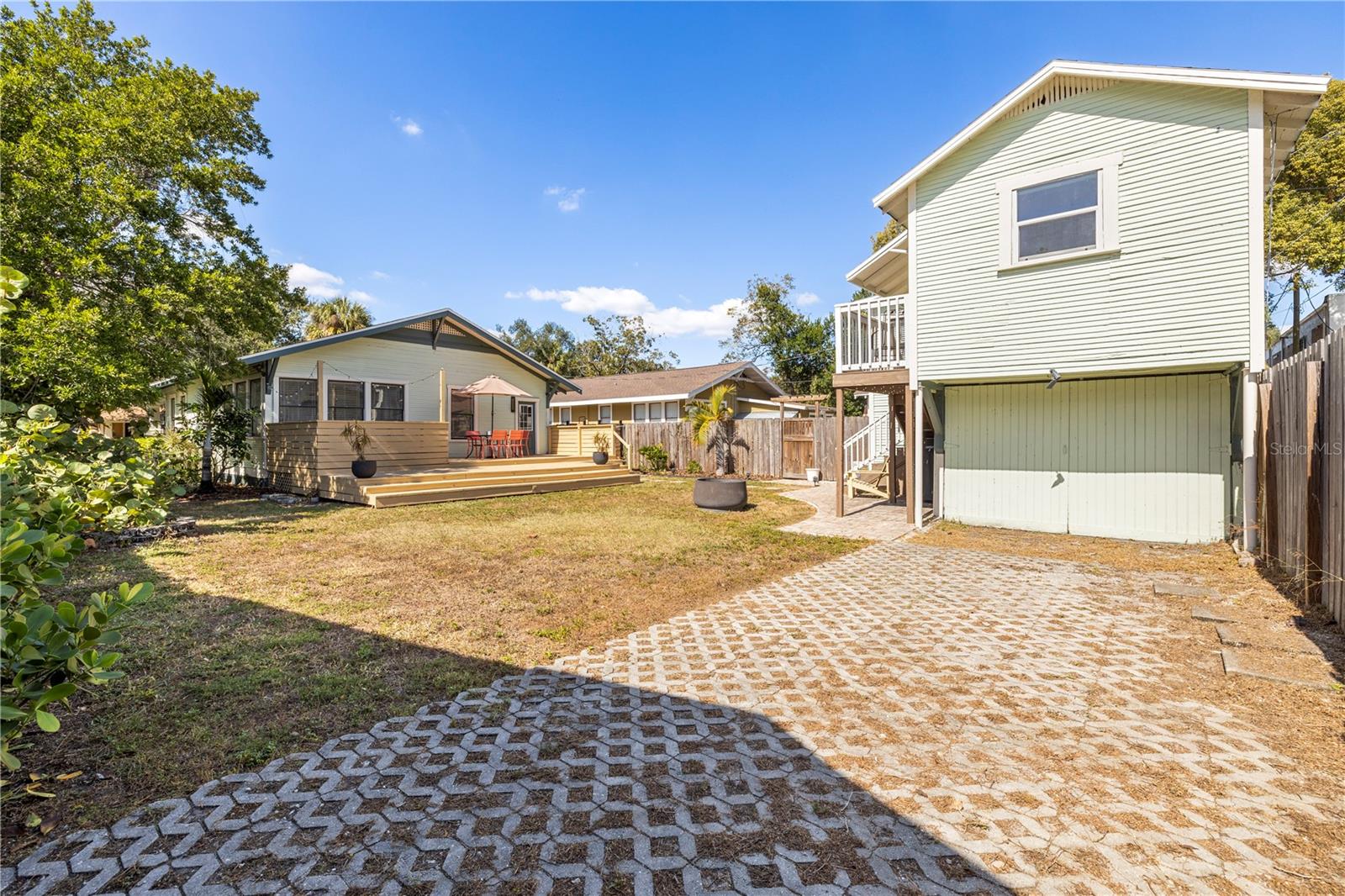 Listing photo id 40 for 5705 Miami Avenue