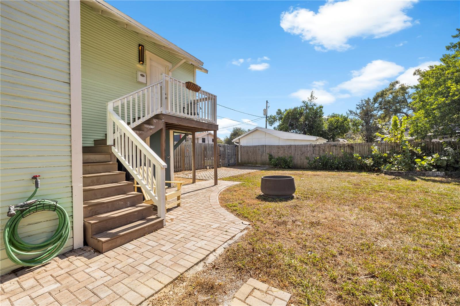 Listing photo id 41 for 5705 Miami Avenue