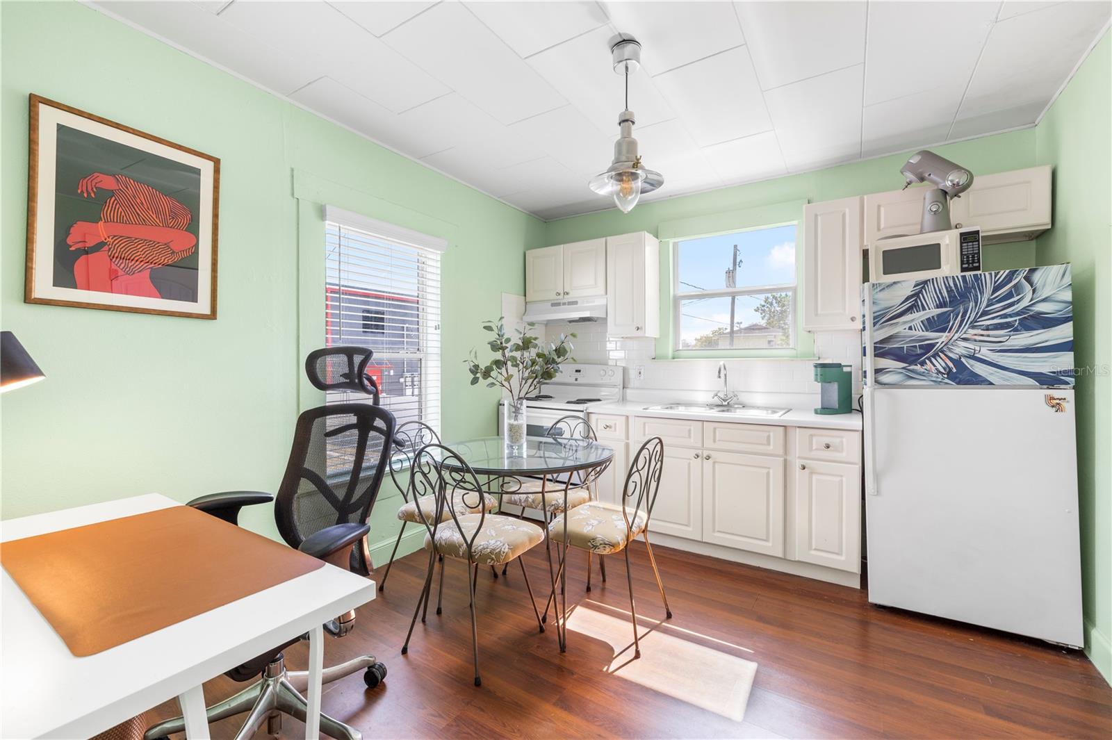 Listing photo id 44 for 5705 Miami Avenue