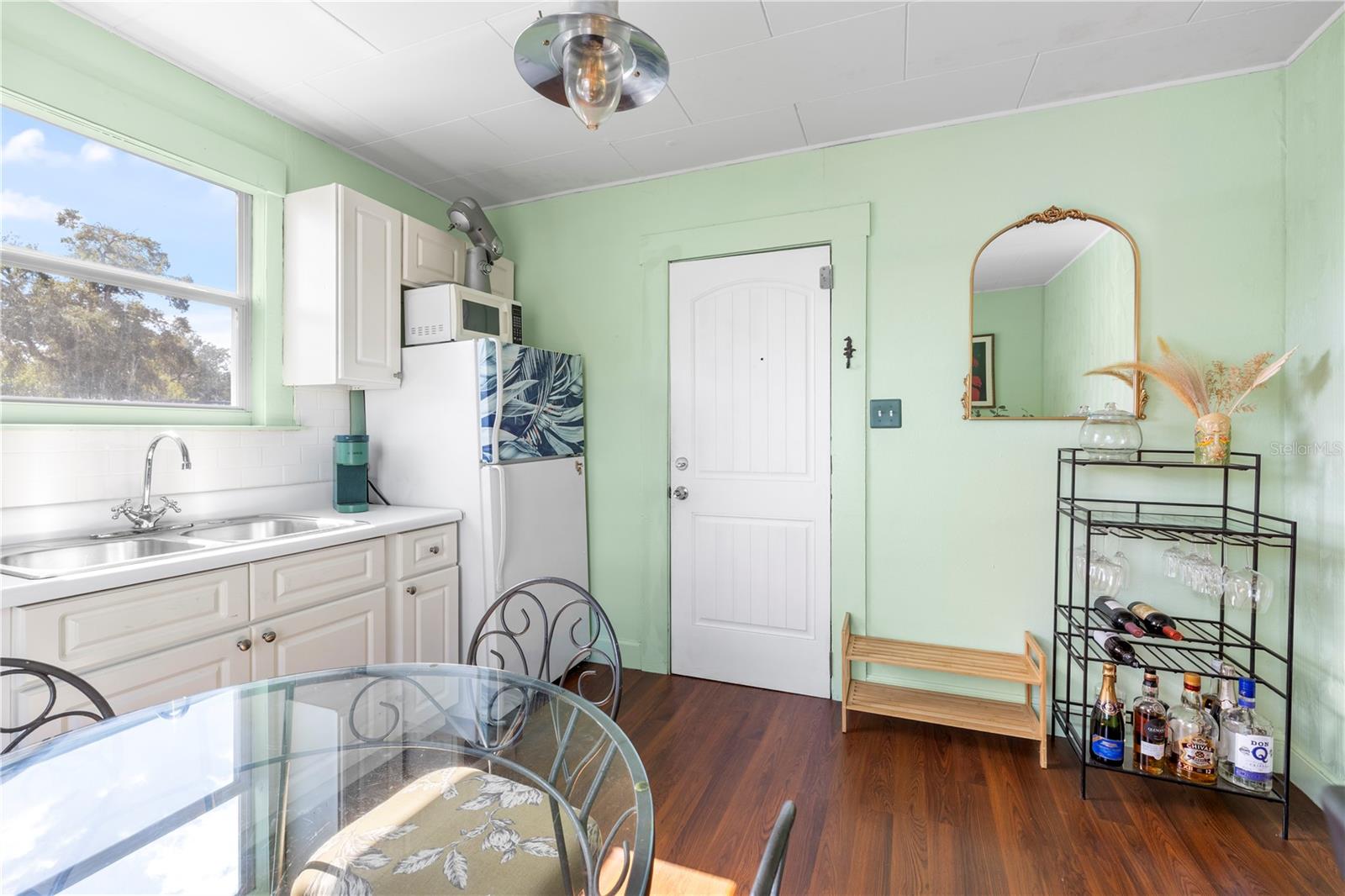 Listing photo id 45 for 5705 Miami Avenue