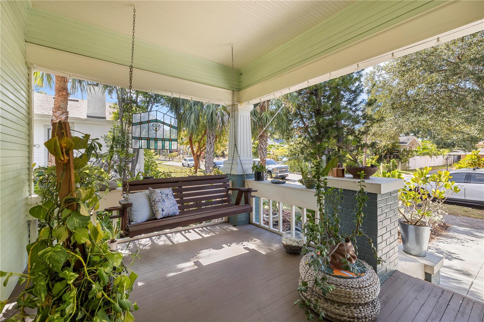 Listing photo id 3 for 5705 Miami Avenue