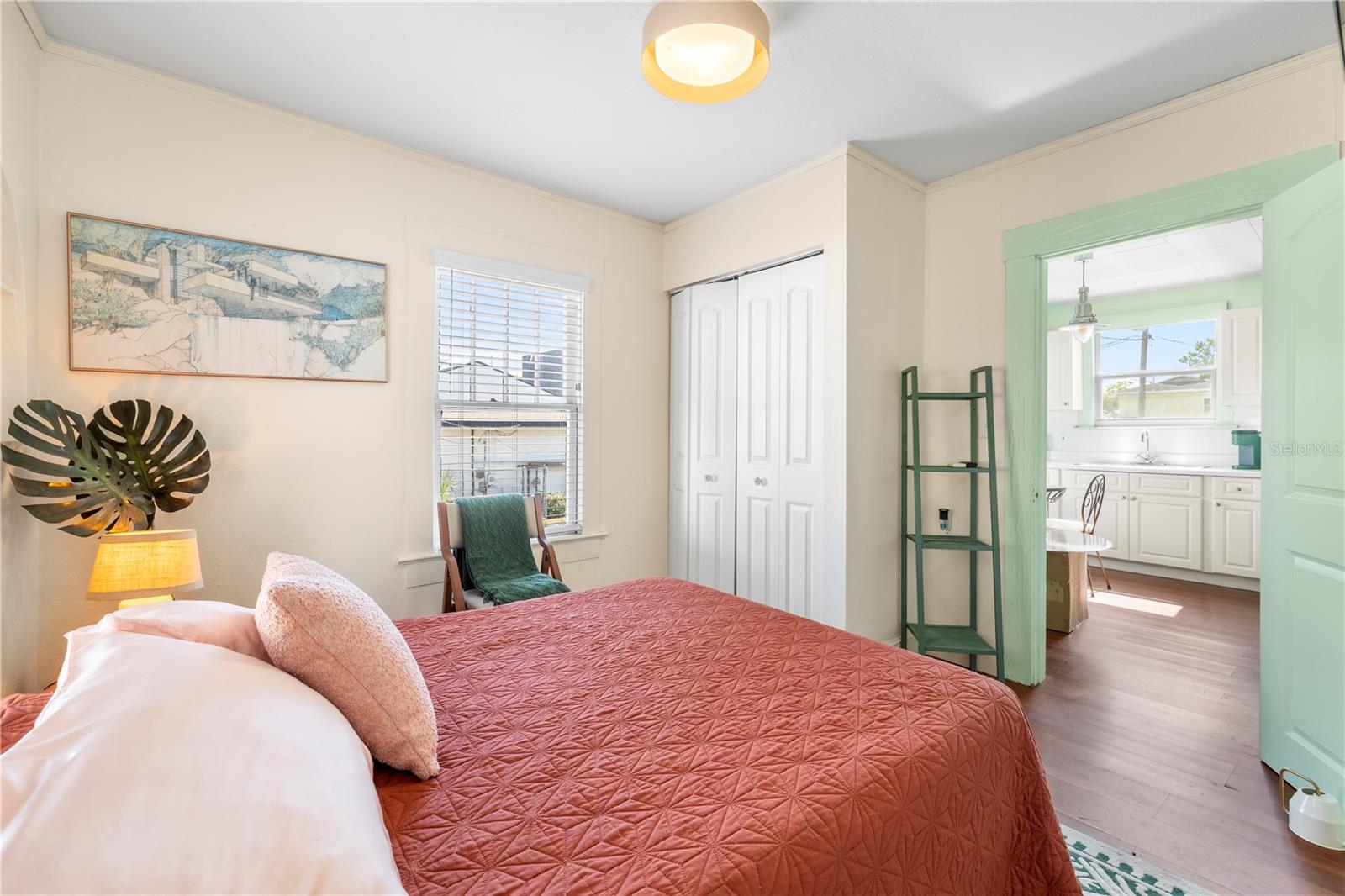 Listing photo id 49 for 5705 Miami Avenue