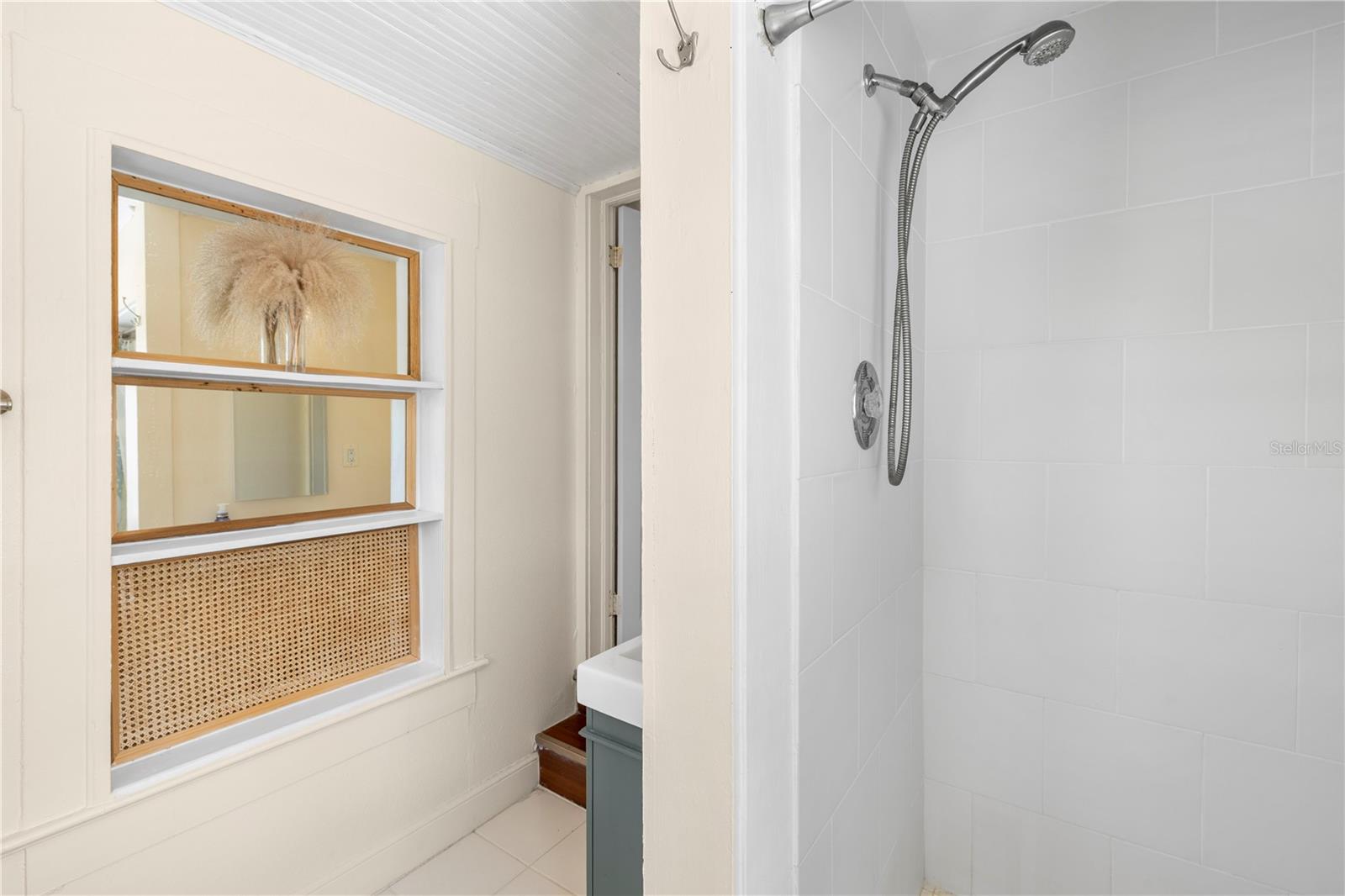 Listing photo id 50 for 5705 Miami Avenue