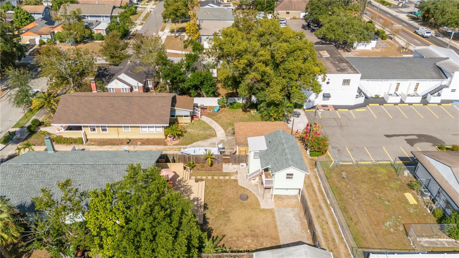 Listing photo id 54 for 5705 Miami Avenue