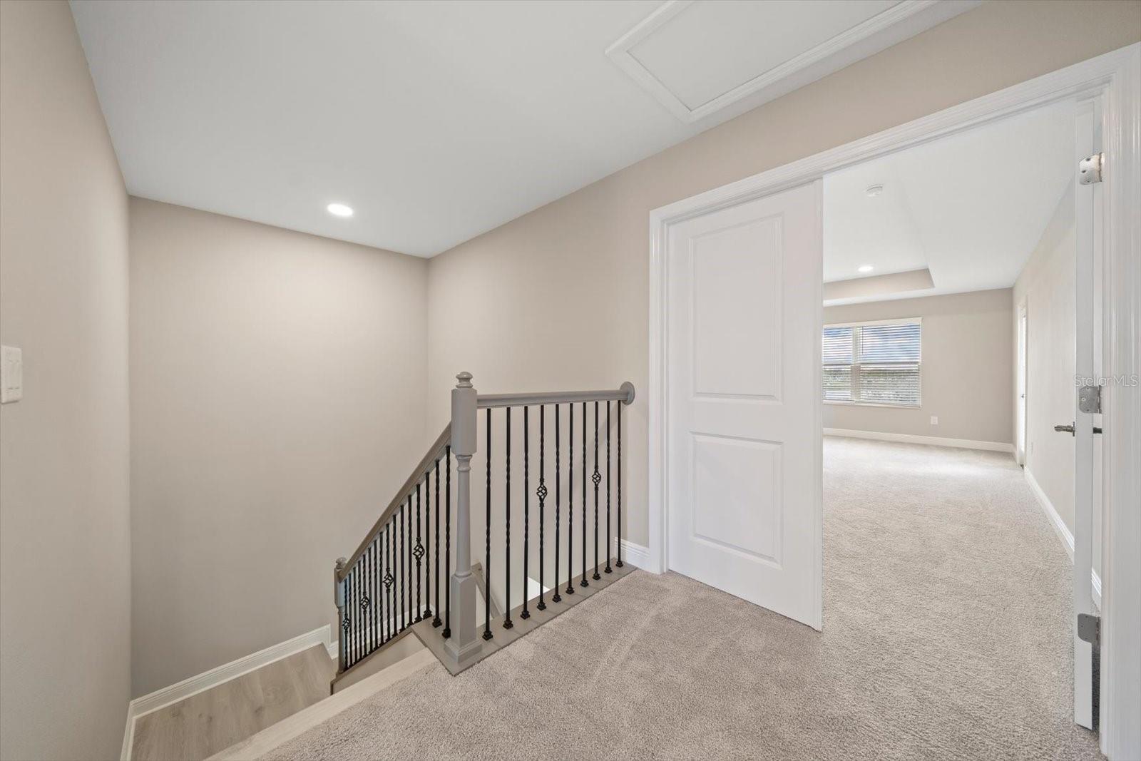 Listing photo id 8 for 5707 Maydale Avenue