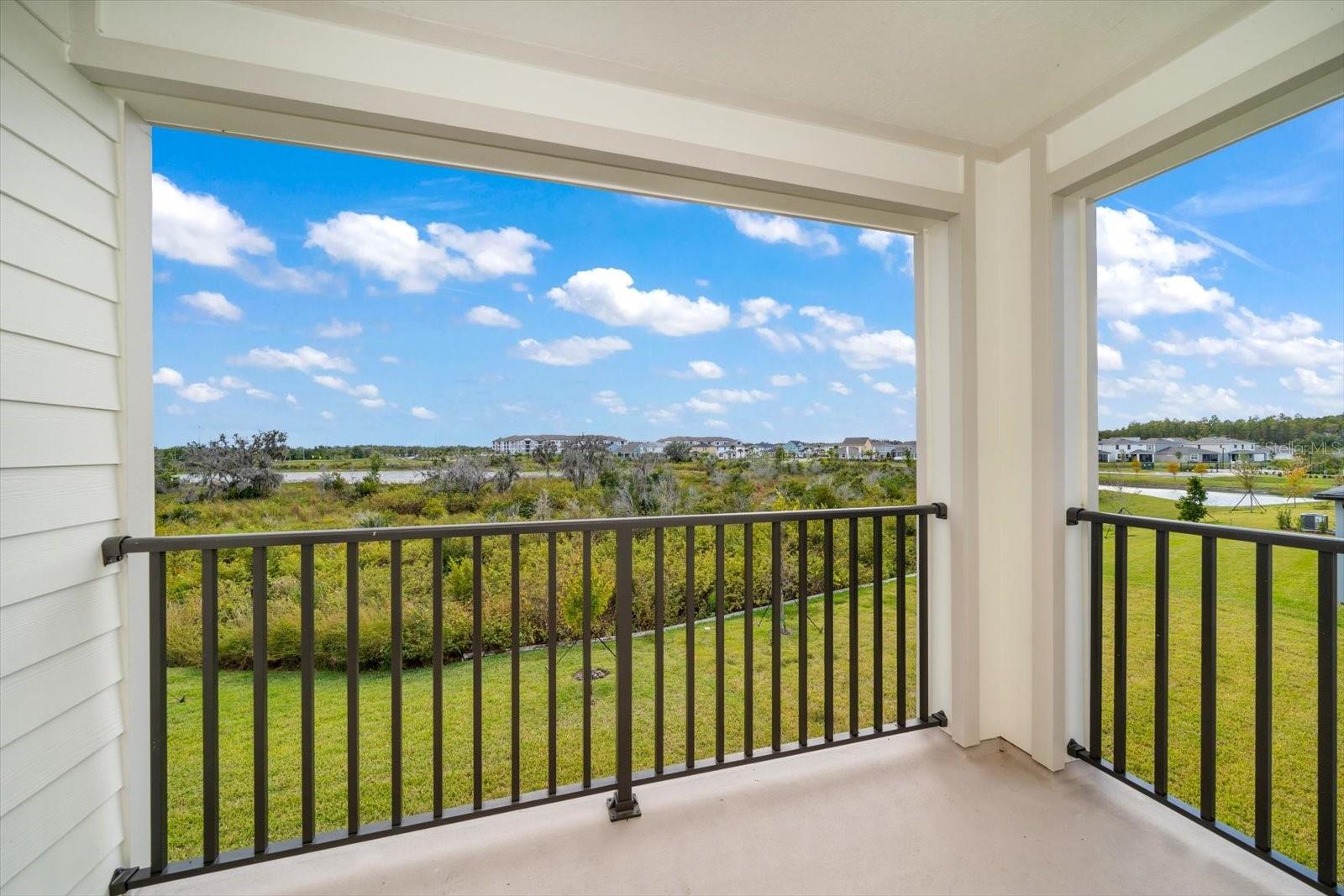 Listing photo id 12 for 5707 Maydale Avenue