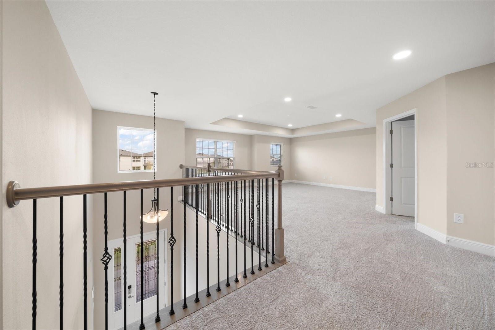 Listing photo id 20 for 5707 Maydale Avenue