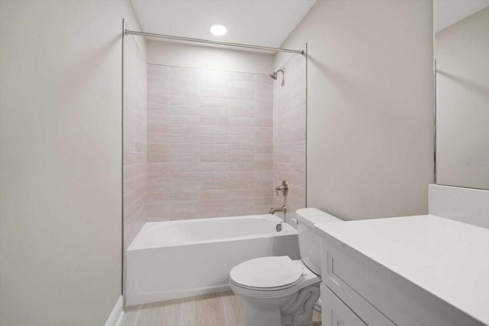 Listing photo id 21 for 5707 Maydale Avenue