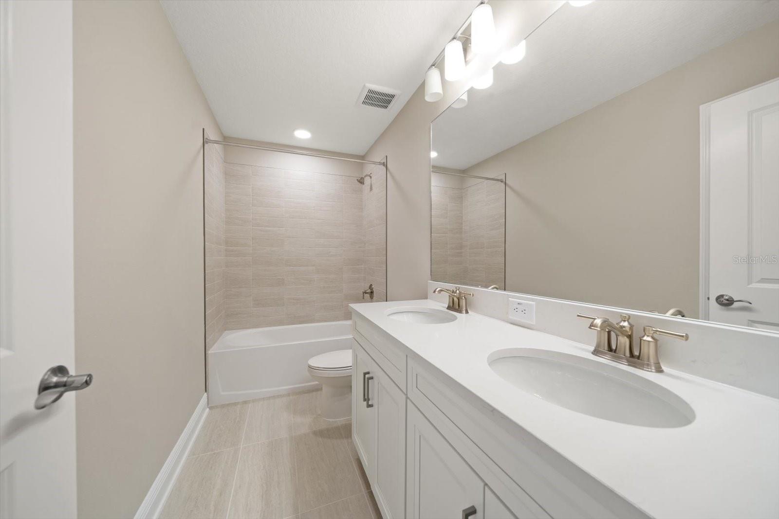 Listing photo id 23 for 5707 Maydale Avenue