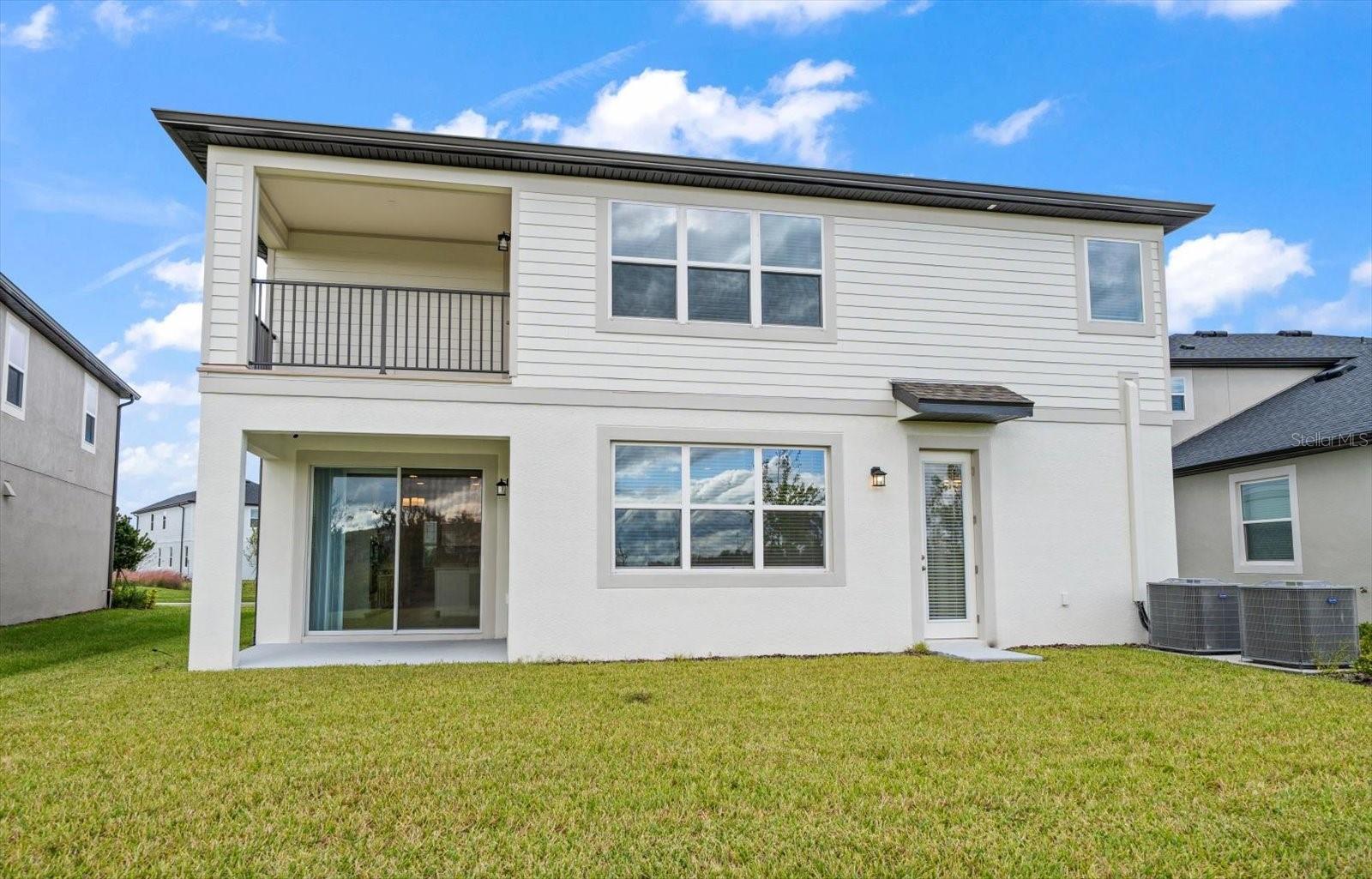 Listing photo id 24 for 5707 Maydale Avenue