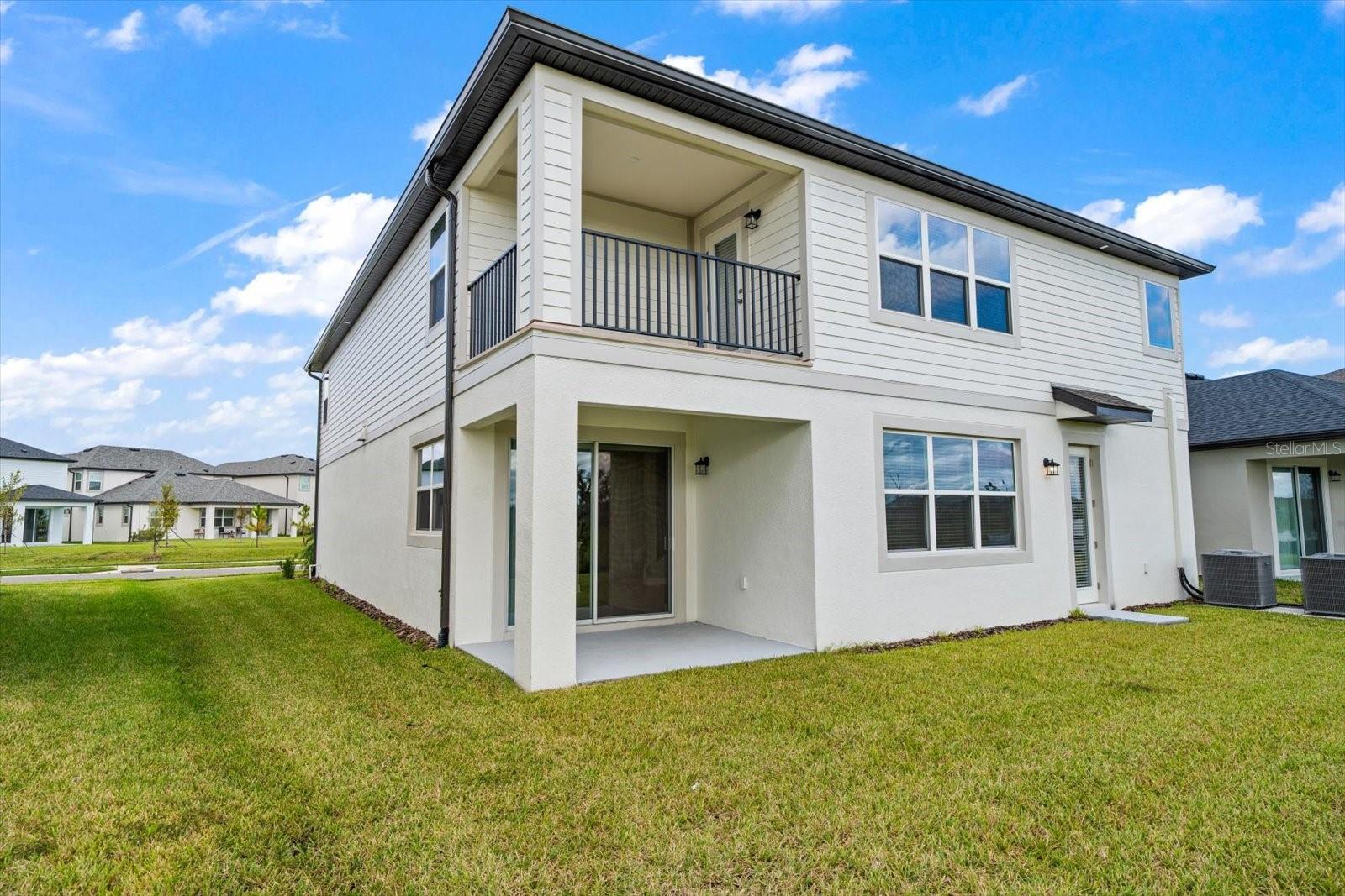 Listing photo id 25 for 5707 Maydale Avenue