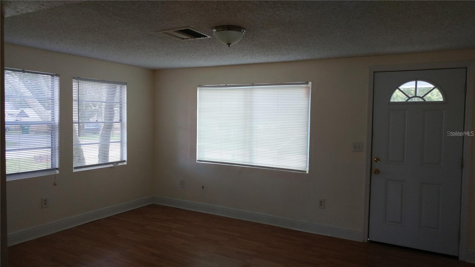 Listing photo id 2 for 1711 Sewaha Street