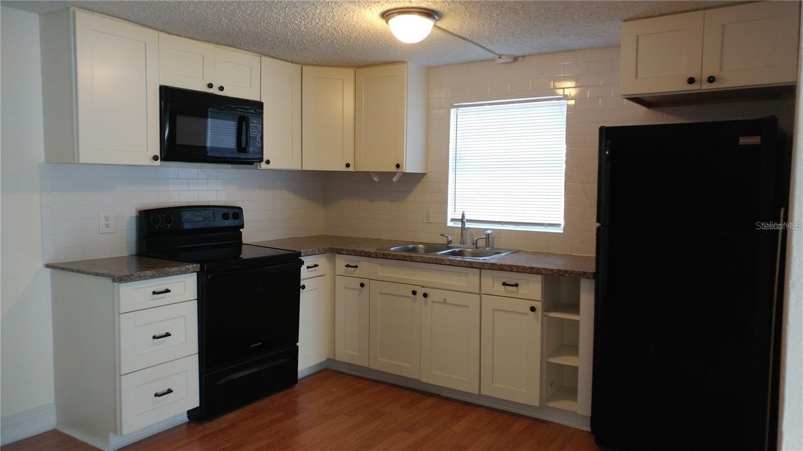 Listing photo id 3 for 1711 Sewaha Street