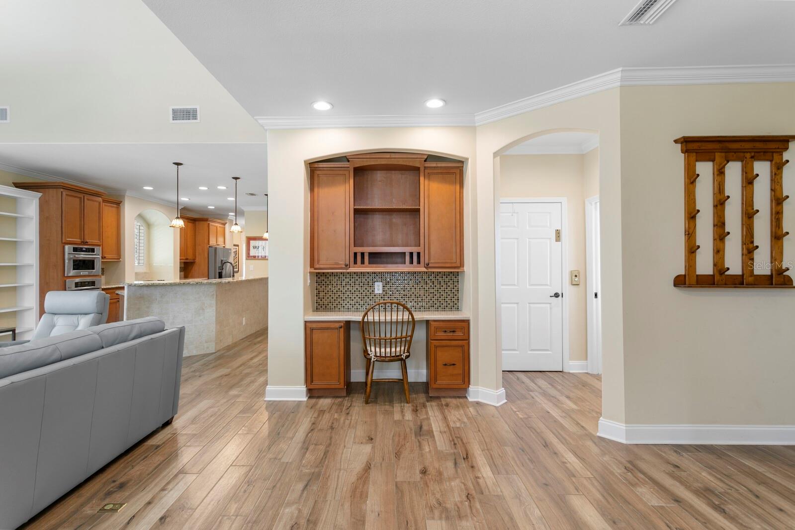 Image 9 of 90 For 117 6th Street