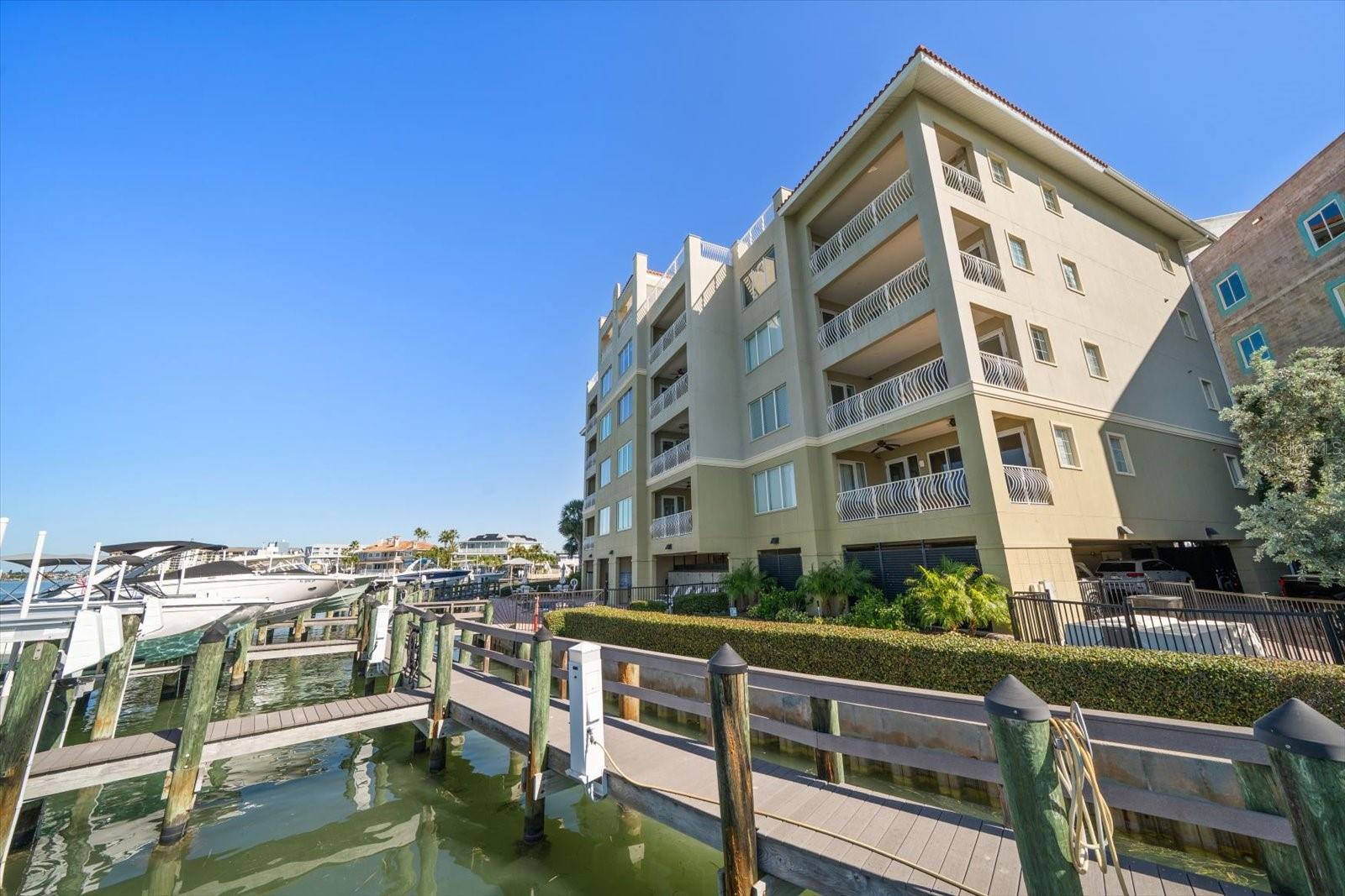 Image 30 of 30 For 200 Skiff Point 301