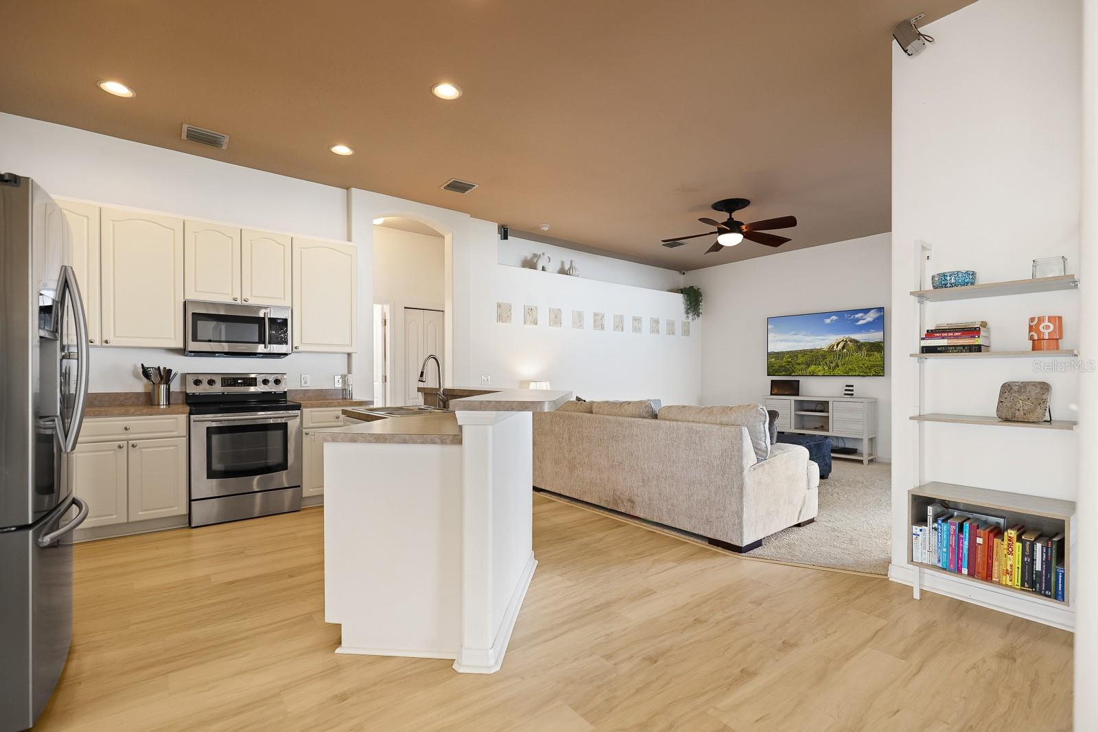 Listing photo id 9 for 228 Taylor Bay Lane