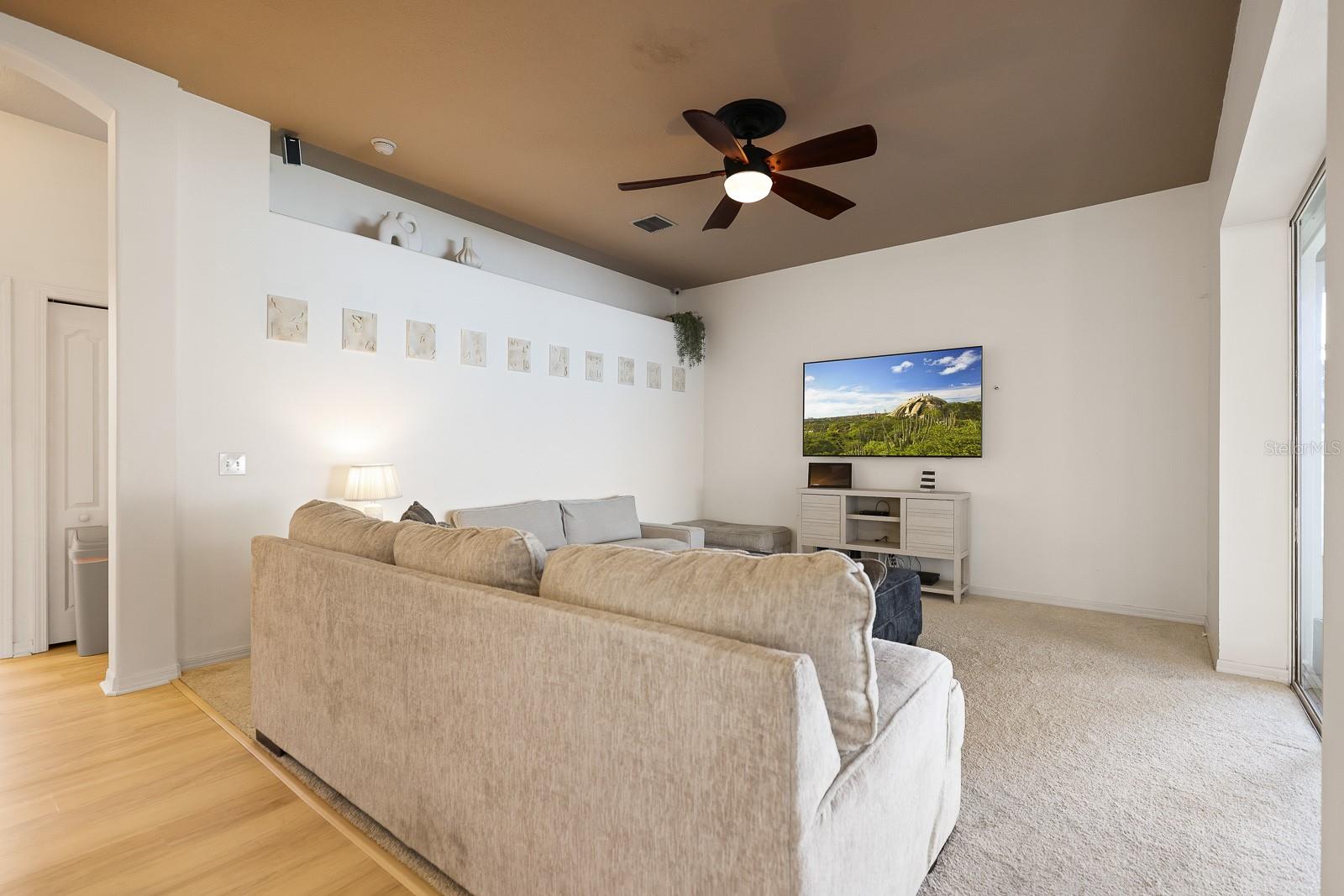 Listing photo id 10 for 228 Taylor Bay Lane