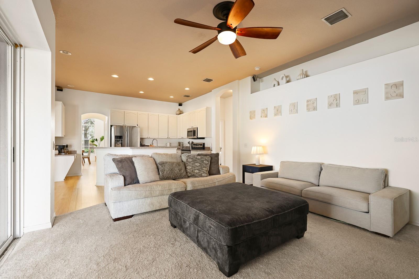 Listing photo id 11 for 228 Taylor Bay Lane