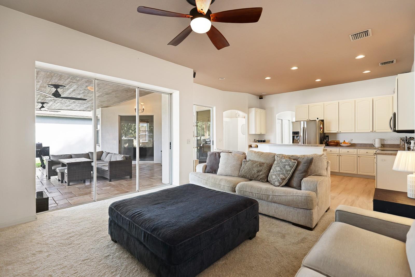 Listing photo id 12 for 228 Taylor Bay Lane