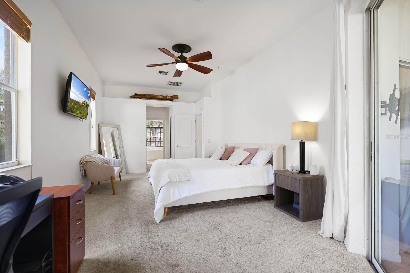 Listing photo id 13 for 228 Taylor Bay Lane