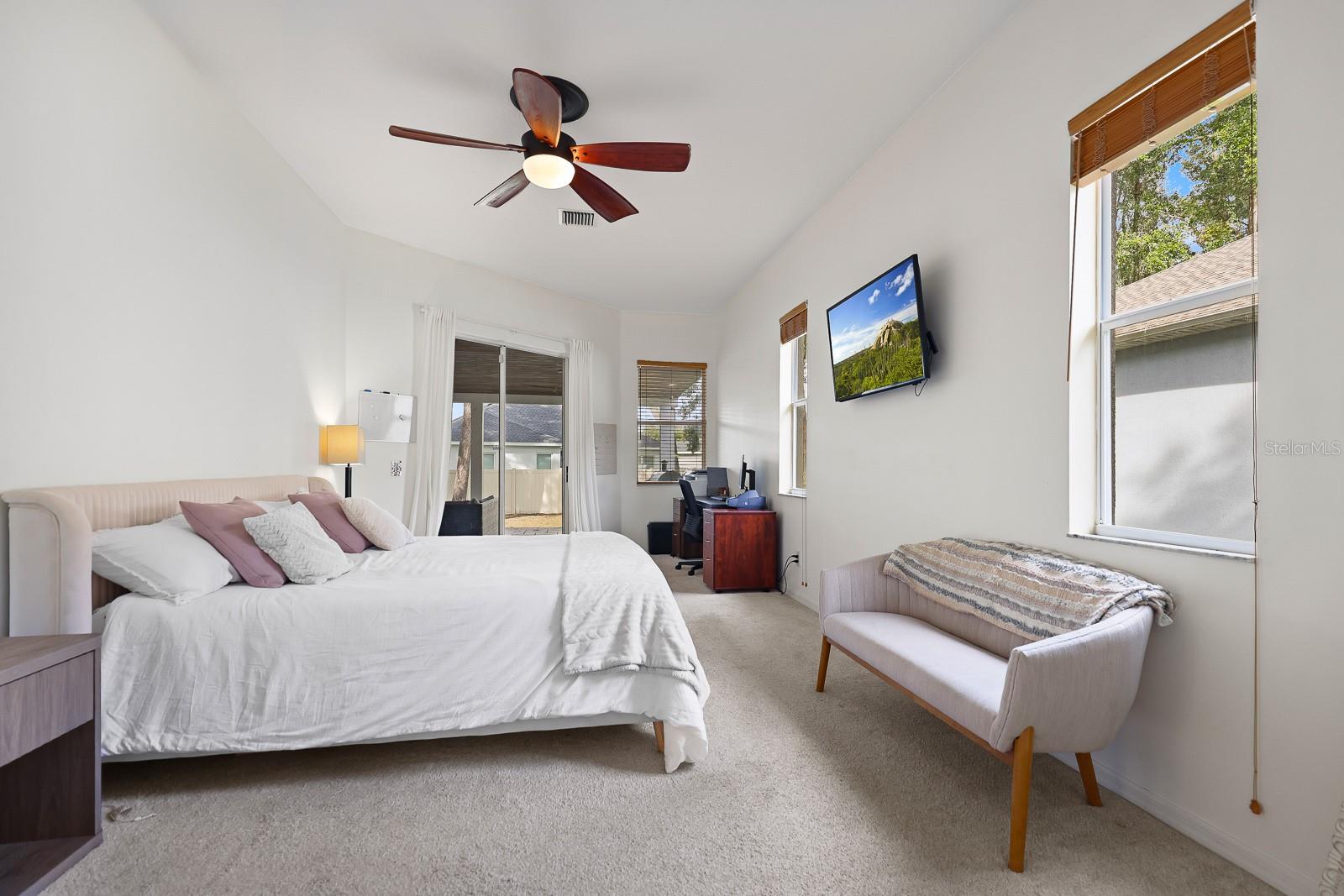 Listing photo id 14 for 228 Taylor Bay Lane