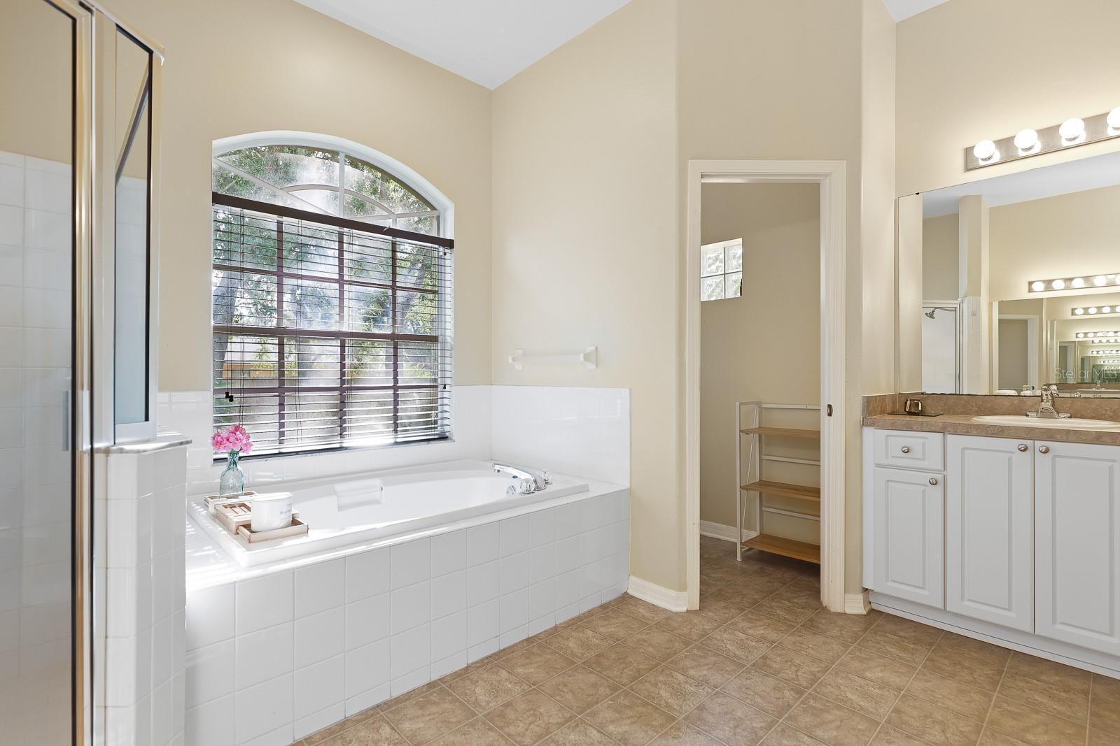 Listing photo id 16 for 228 Taylor Bay Lane