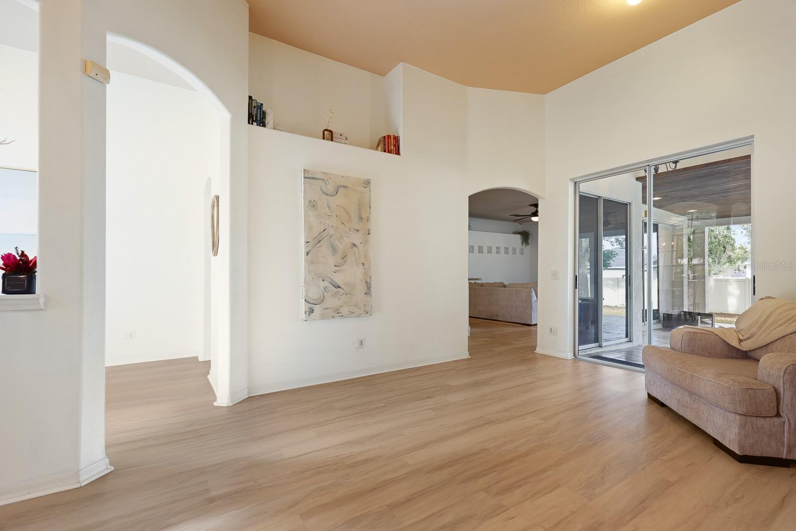 Listing photo id 3 for 228 Taylor Bay Lane