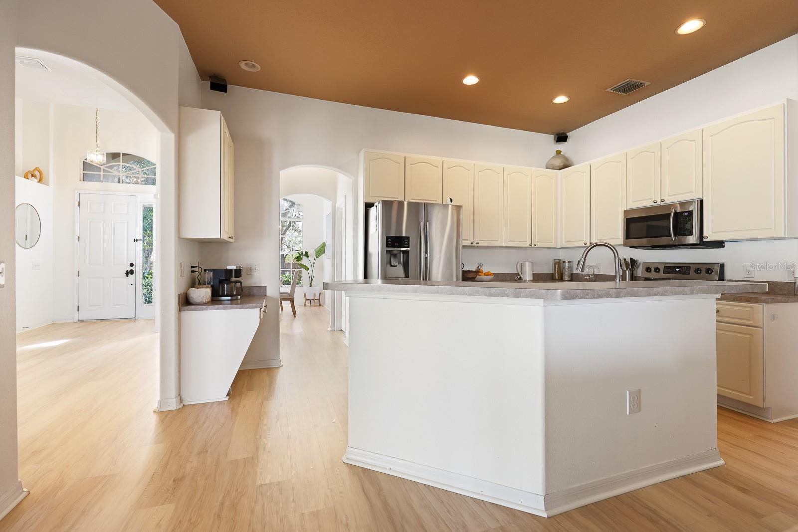 Listing photo id 6 for 228 Taylor Bay Lane