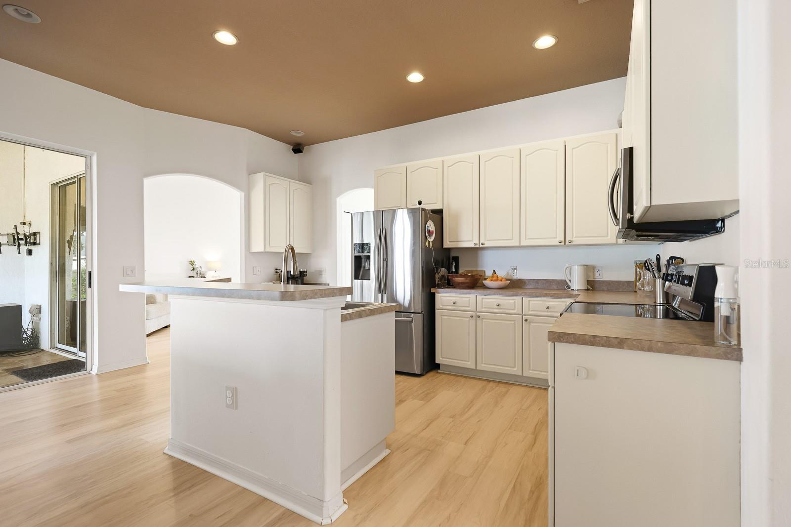 Listing photo id 7 for 228 Taylor Bay Lane