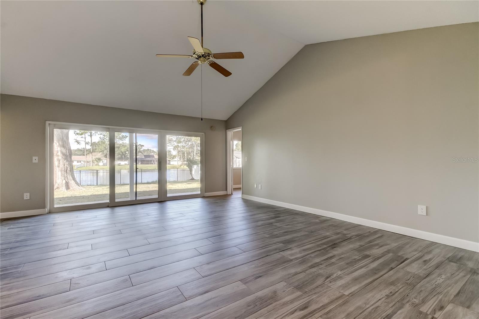 Image 4 of 52 For 5005 Pennsbury Drive