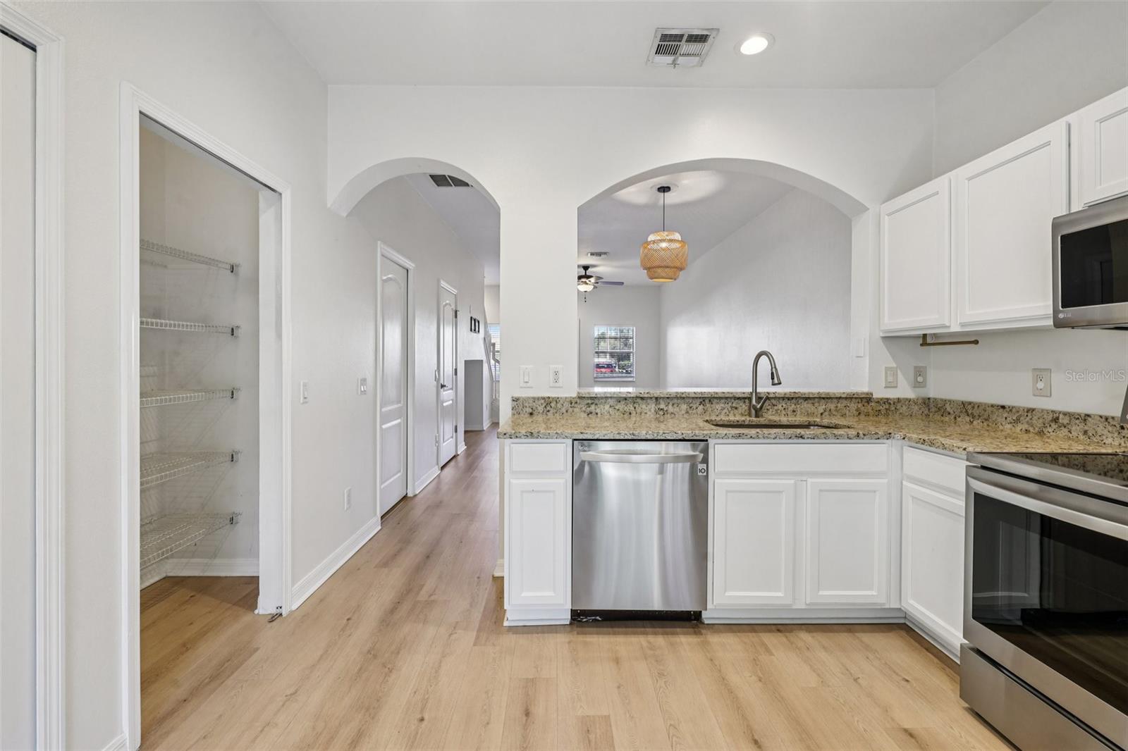 Image 11 of 60 For 31234 Claridge Place