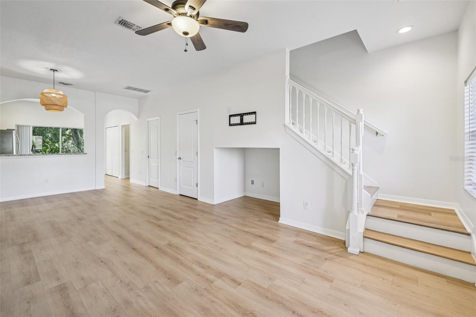 Image 12 of 60 For 31234 Claridge Place