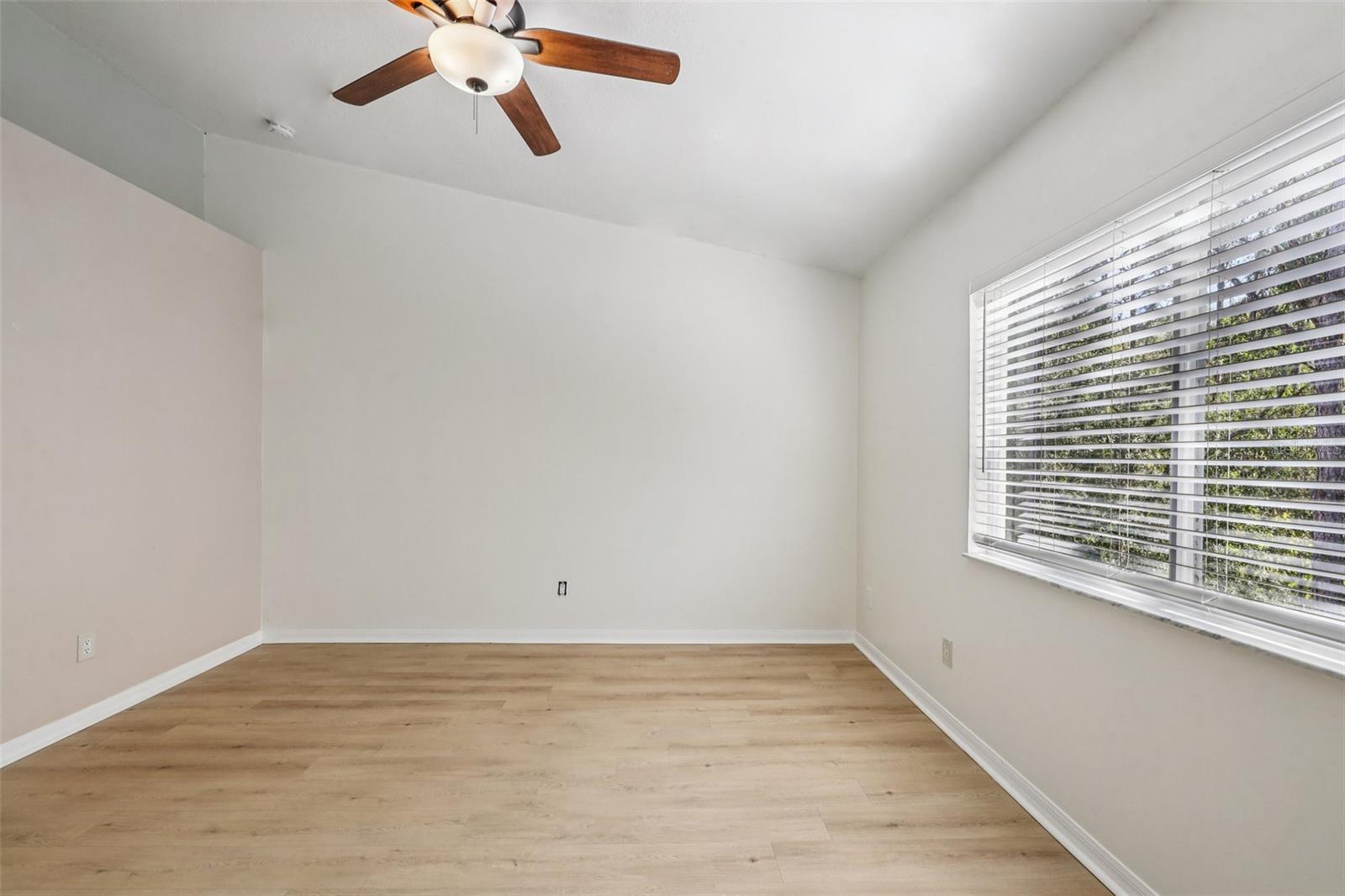 Image 22 of 60 For 31234 Claridge Place