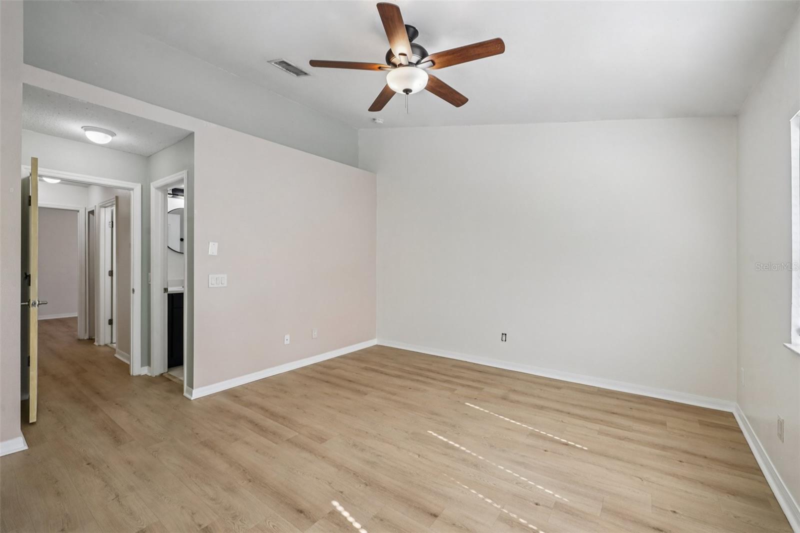 Image 24 of 60 For 31234 Claridge Place