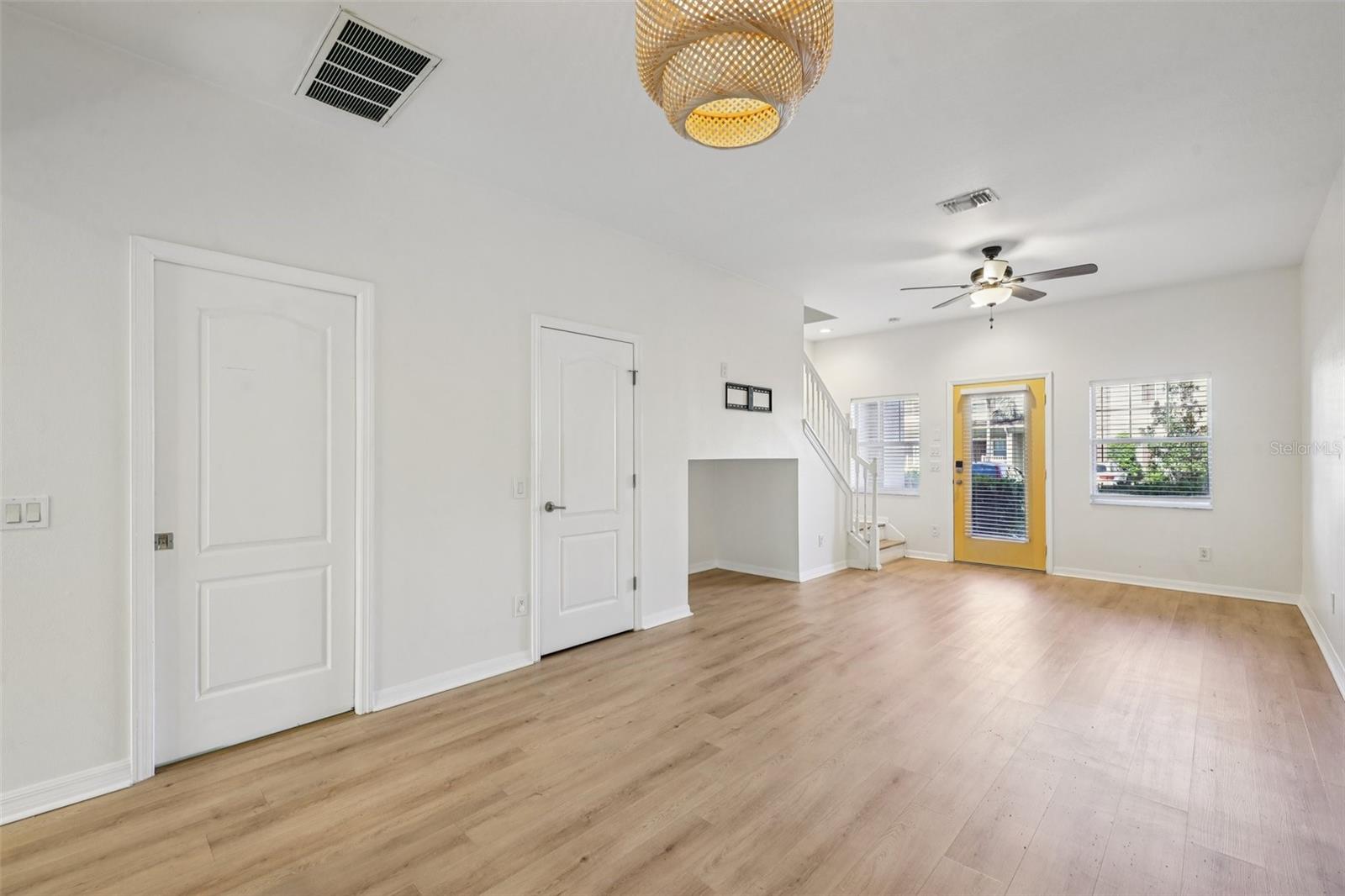 Image 7 of 60 For 31234 Claridge Place