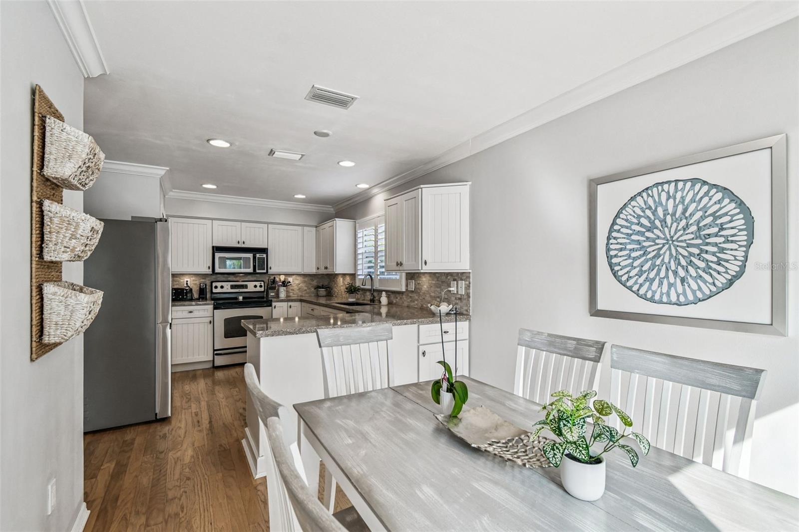 Image 11 of 38 For 3710 Tacon Street