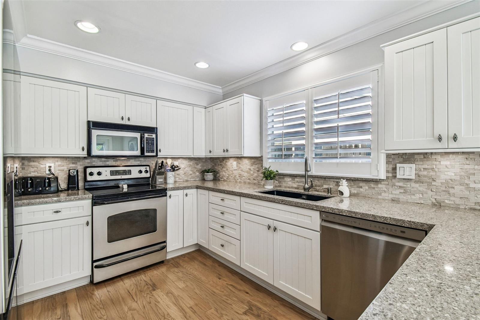 Image 13 of 38 For 3710 Tacon Street