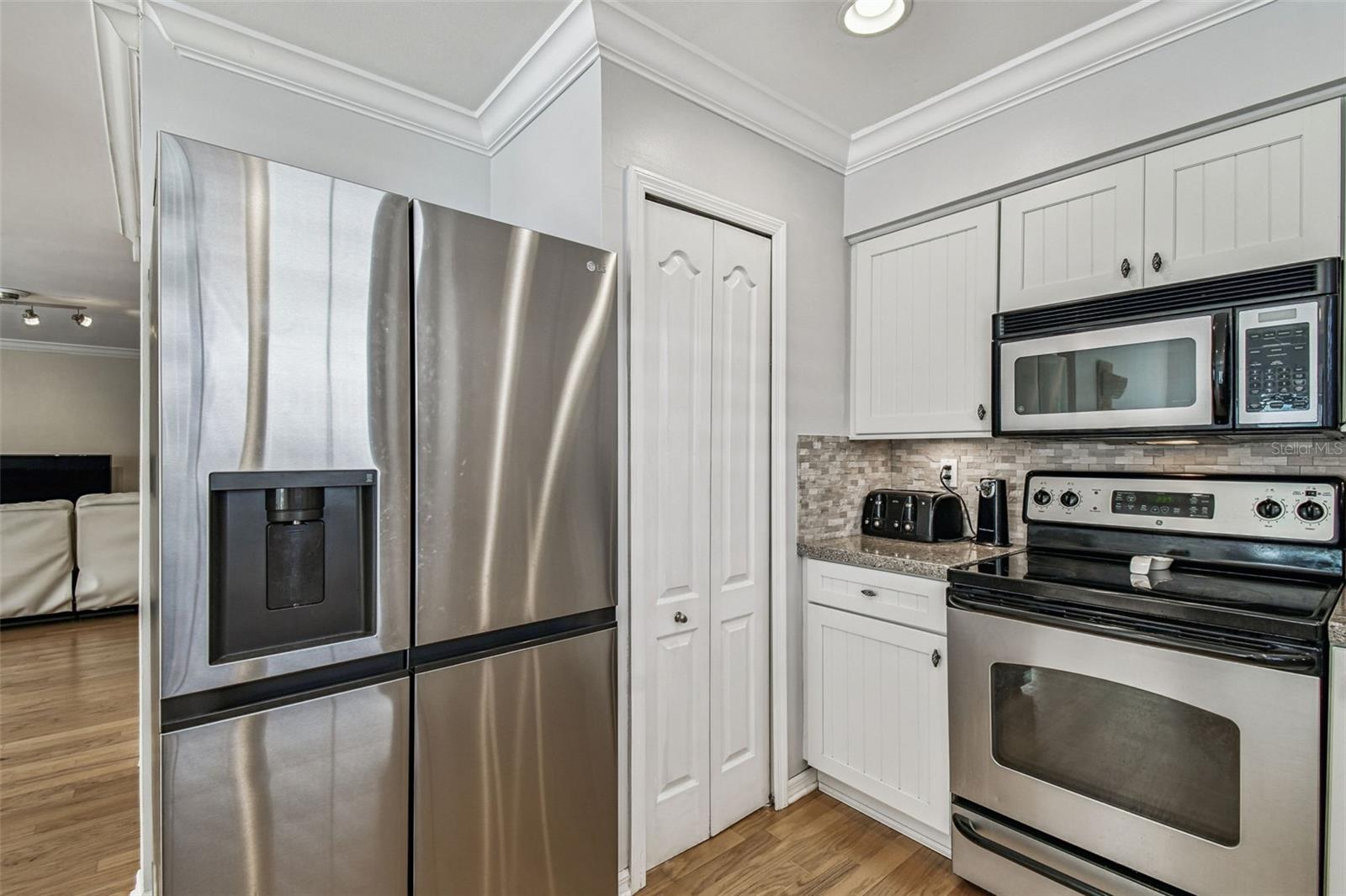 Image 14 of 38 For 3710 Tacon Street