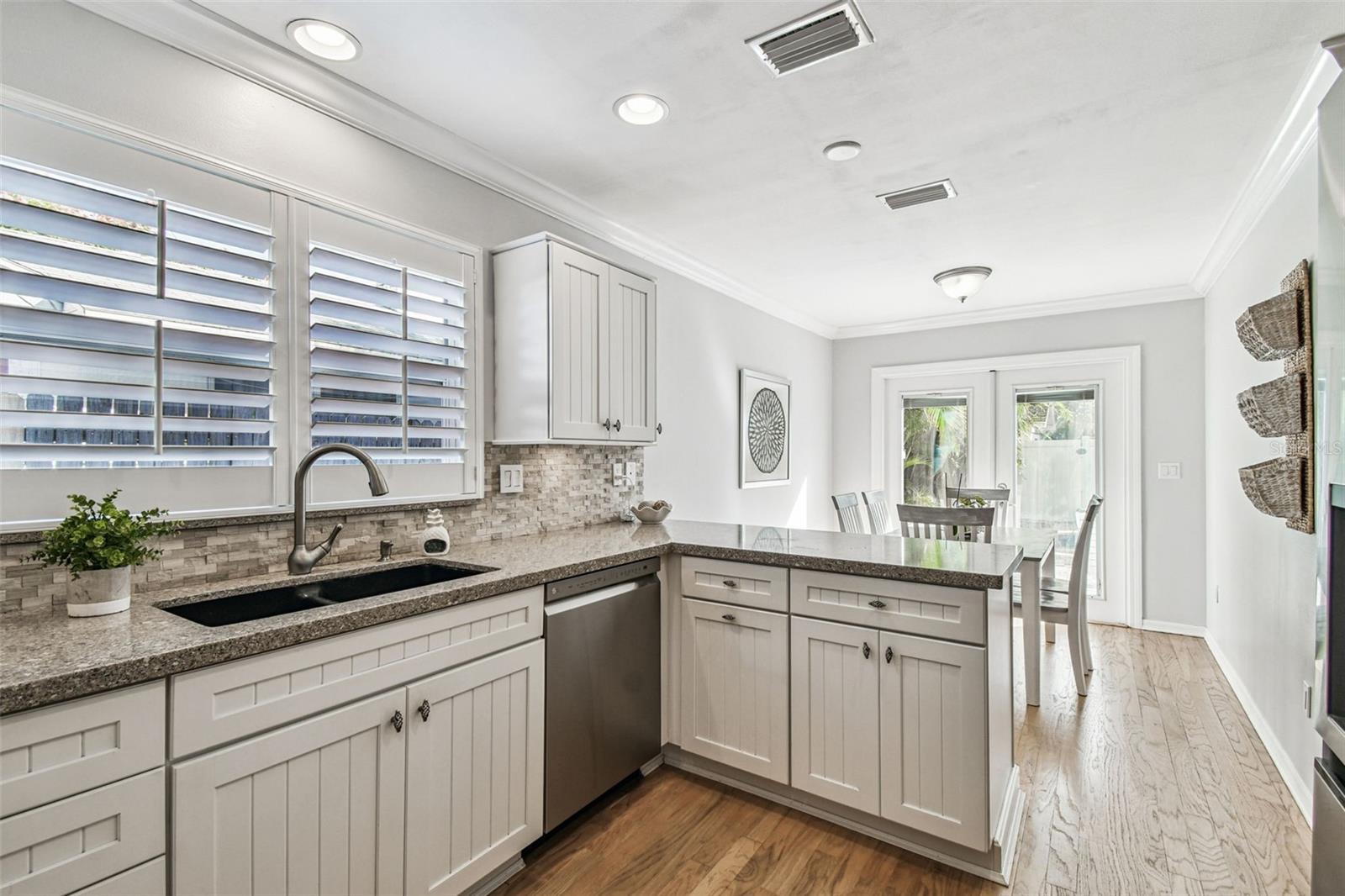 Image 15 of 38 For 3710 Tacon Street